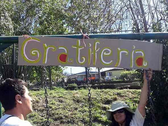 Panguipulli y su gratiferia: la nueva moneda se llama sonrisa