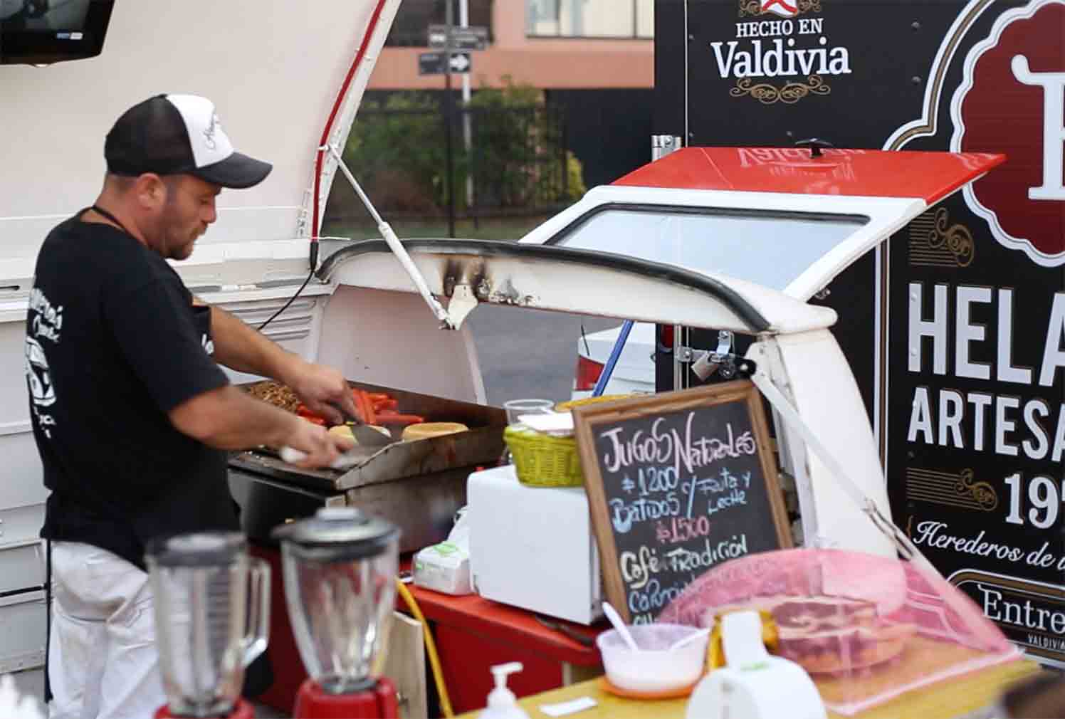 LA COMIDA SOBRE  RUEDAS LLEGÓ A VALDIVIA